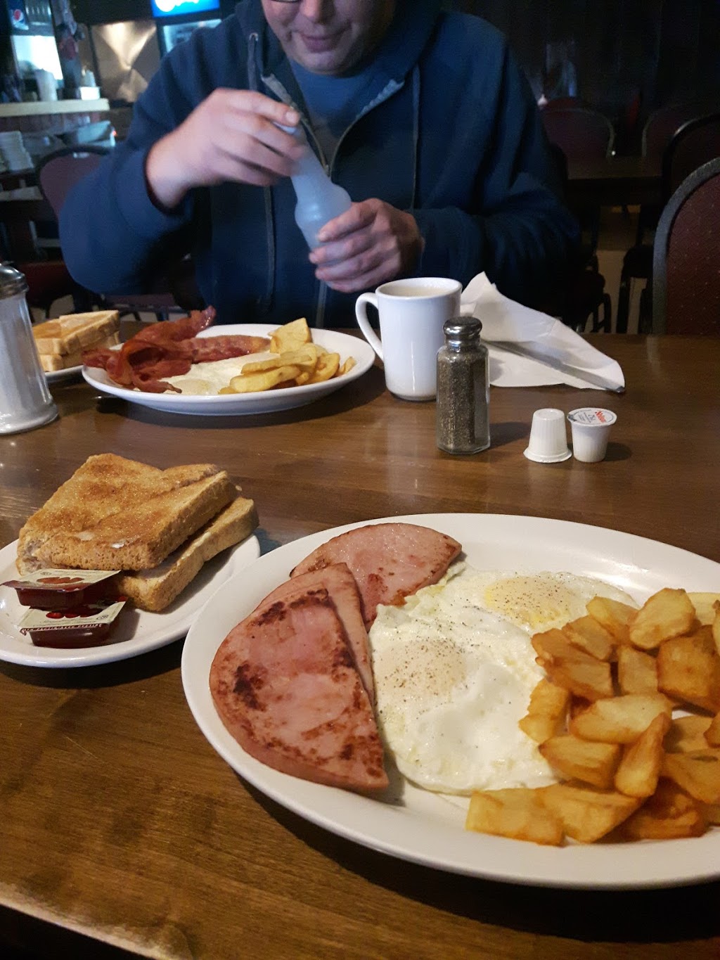 Nicks Family Restaurant | 1716 London Line, Sarnia, ON N7T 7H2, Canada | Phone: (519) 491-5619