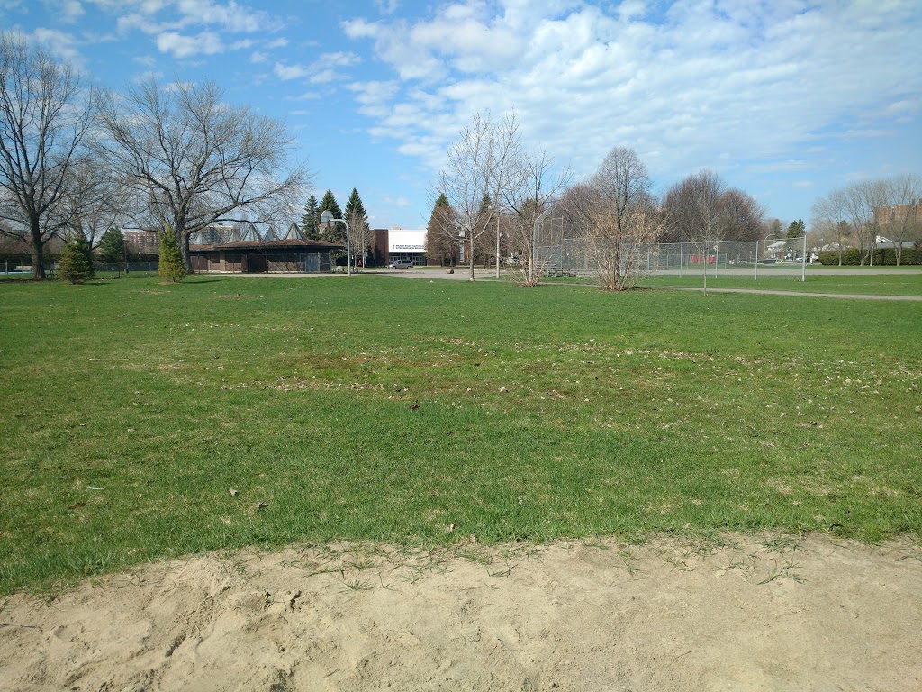 General Burns Park | 107 Chesterton Dr, Ottawa, ON K2E, Canada | Phone: (613) 580-2595