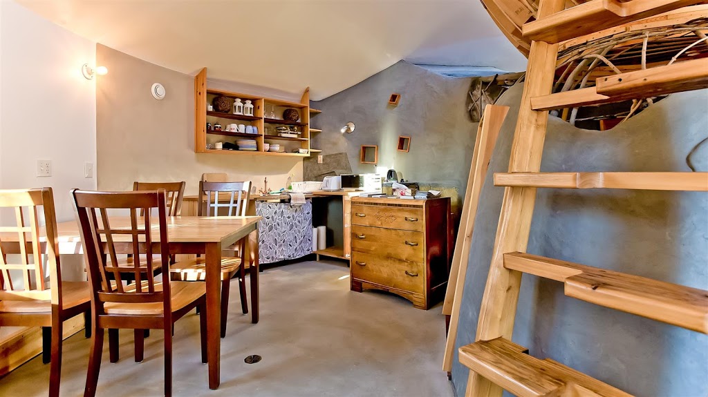 Auberge du changement dère | 153 Rue Thornton N, Coaticook, QC J1A 2E1, Canada | Phone: (819) 200-0055