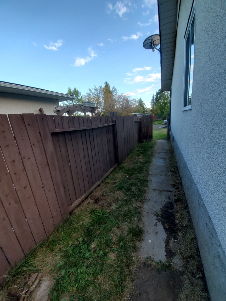 Iconic Junk Removal Edmonton | 15304 Yellowhead Trail NW #201, Edmonton, AB T5V 1A1, Canada | Phone: (780) 288-2001