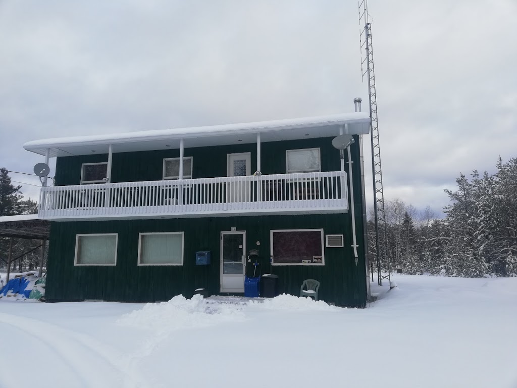 Chalet La Porte du Parc | 8080 Rang des Pins-Rouges, Saint-Alexis-des-Monts, QC J0K 1V0, Canada | Phone: (819) 265-2558