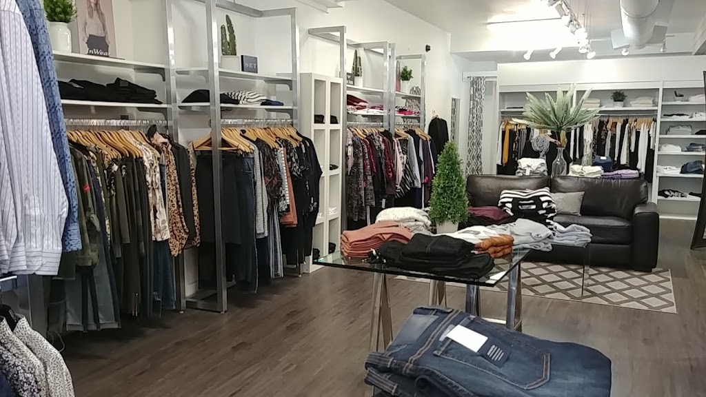 Ashfields Fine Clothes | 1425 King St N, St. Jacobs, ON N0B 2N0, Canada | Phone: (519) 664-1231