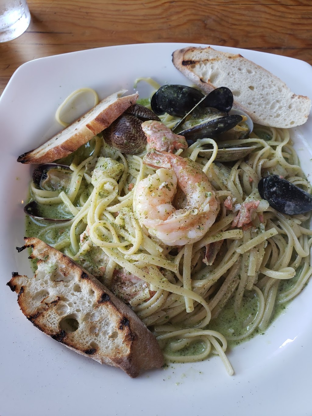 The Madrona Bar & Grill | 310 Main St, Eastsound, WA 98245, USA | Phone: (360) 376-7171