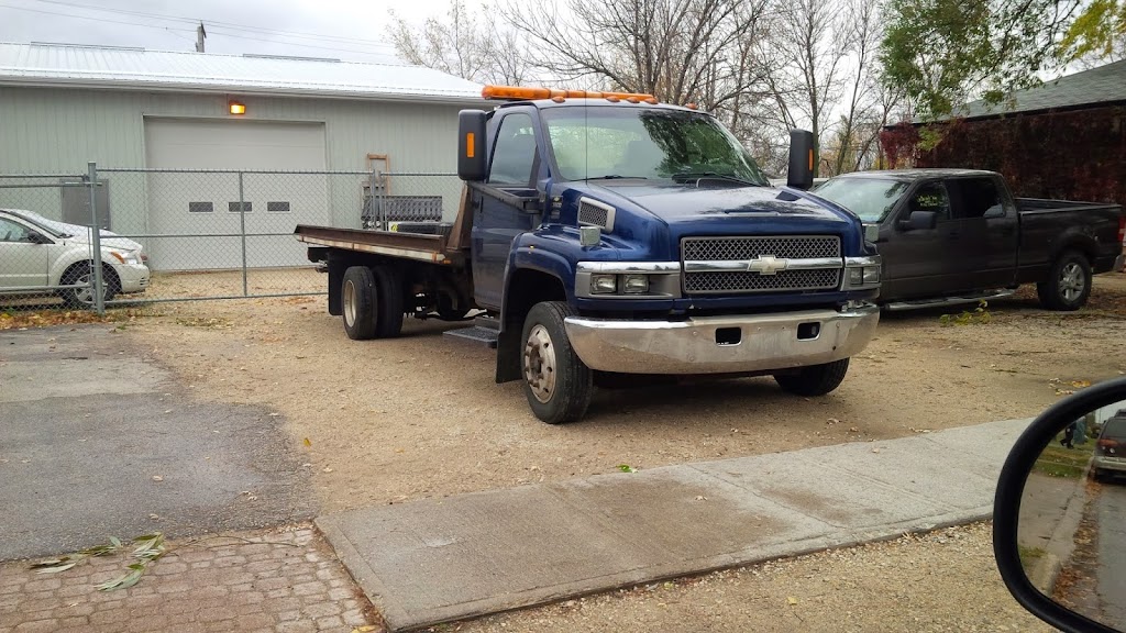 Niverville Towing | 810 Schultz Rd, Niverville, MB R0A 1E0, Canada | Phone: (204) 388-4442