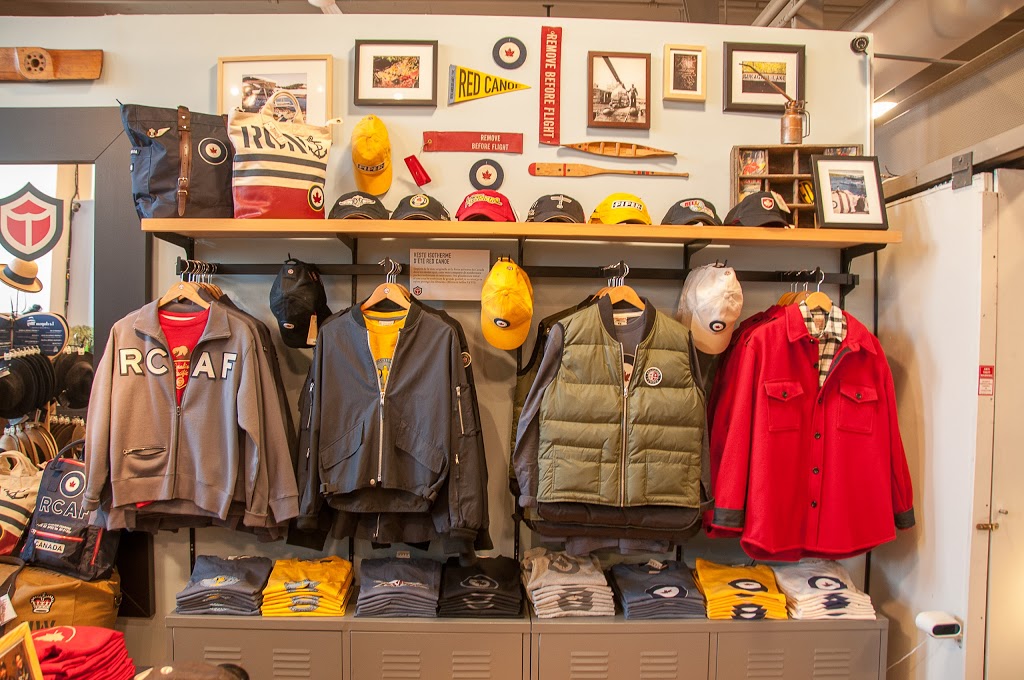 Boutique Red Canoe Montréal | 350 Rue Saint Paul Est, Montréal, QC H2Y 1H2, Canada | Phone: (514) 508-3617