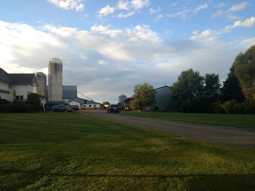 Jaspers Dairy Farm | 752 Boundary Dr, Thunder Bay, ON P7C 4V2, Canada | Phone: (807) 628-0292