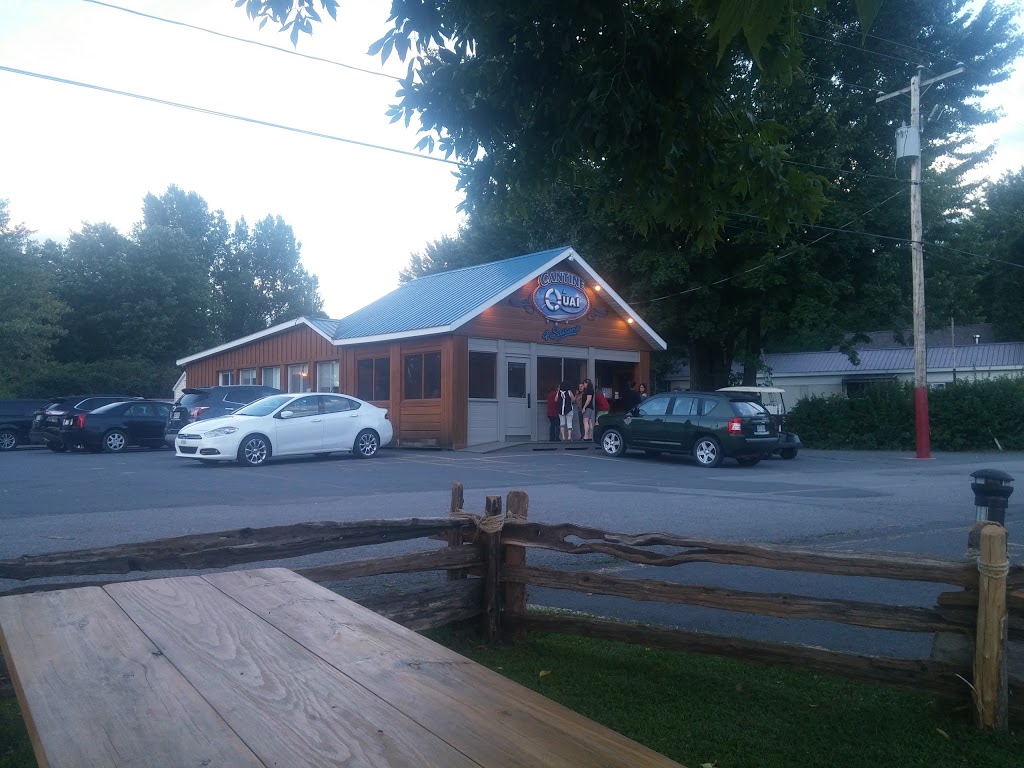 Cantine Du Quai | 244 Rang de lÎle, Pierreville, QC J0G 1J0, Canada | Phone: (450) 568-3664