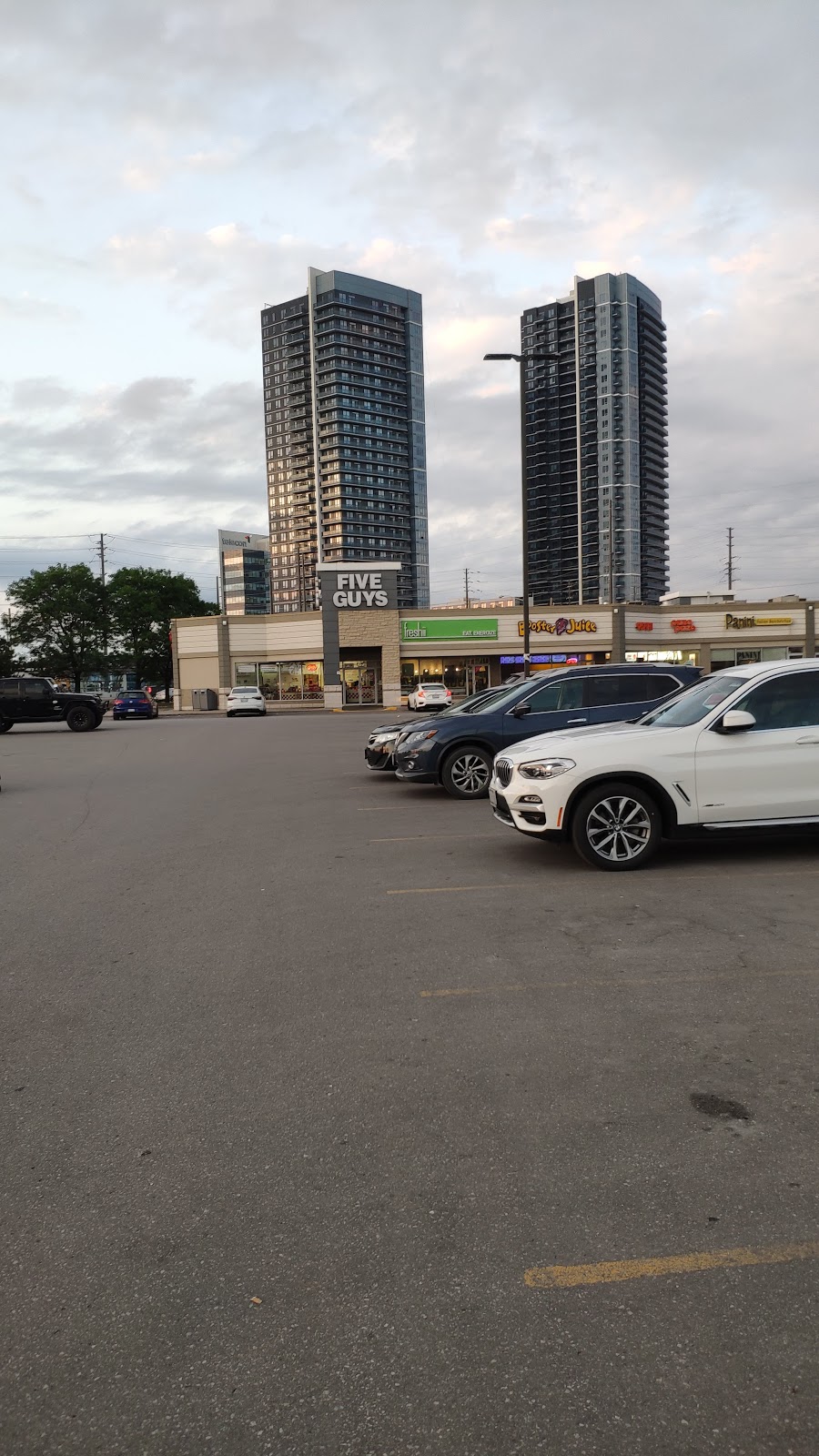 Woodbridge Square | 7600 Weston Rd, Woodbridge, ON L4L 6C6, Canada | Phone: (905) 281-4768