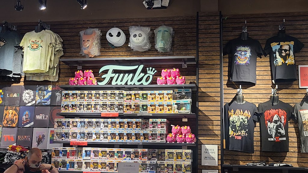 Hot Topic | 1485 Portage Ave RM 240, Winnipeg, MB R3G 0W4, Canada | Phone: (204) 615-0216
