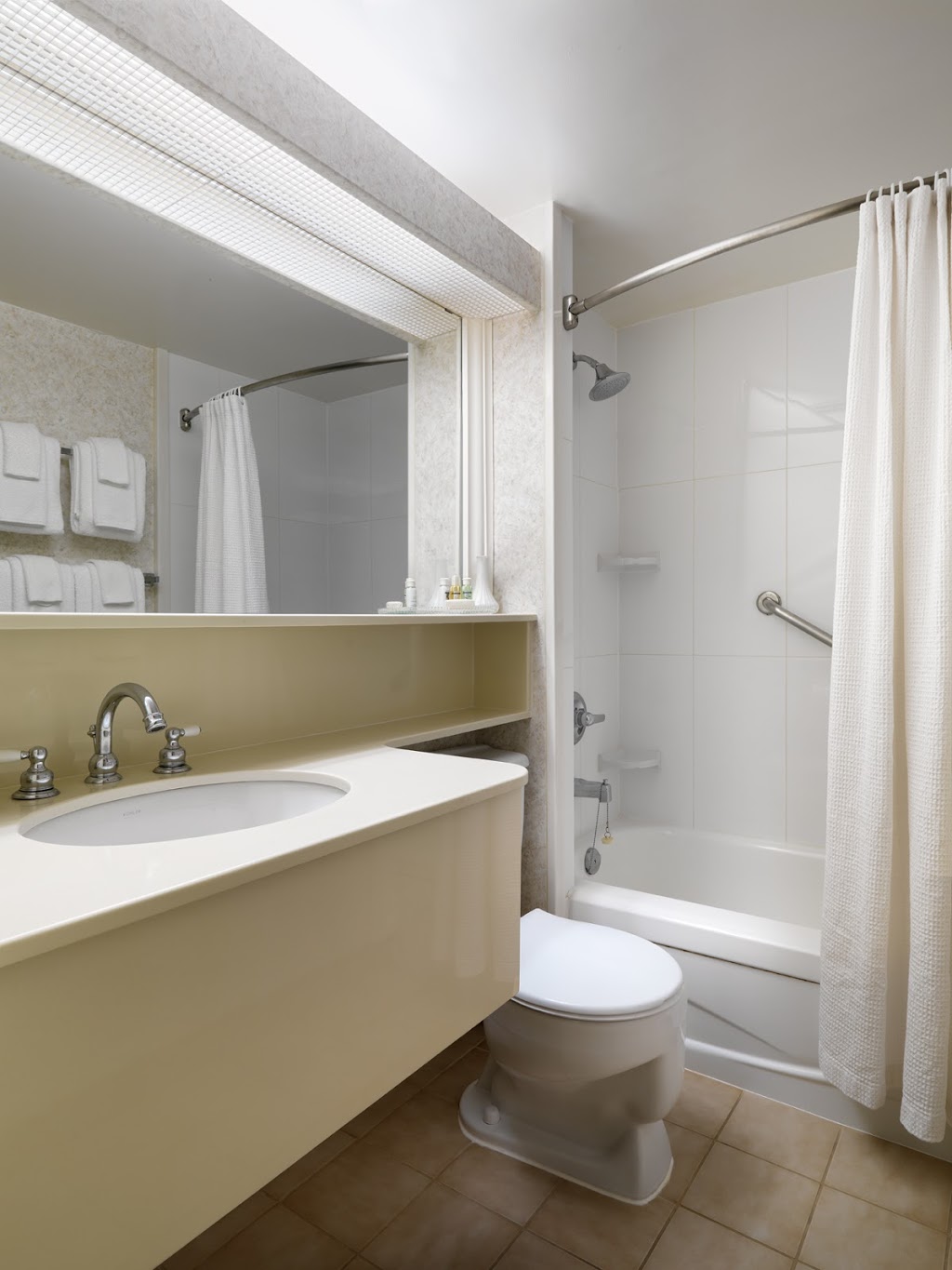 Royal Scot Hotel & Suites | 425 Quebec St, Victoria, BC V8V 1W7, Canada | Phone: (250) 388-5463