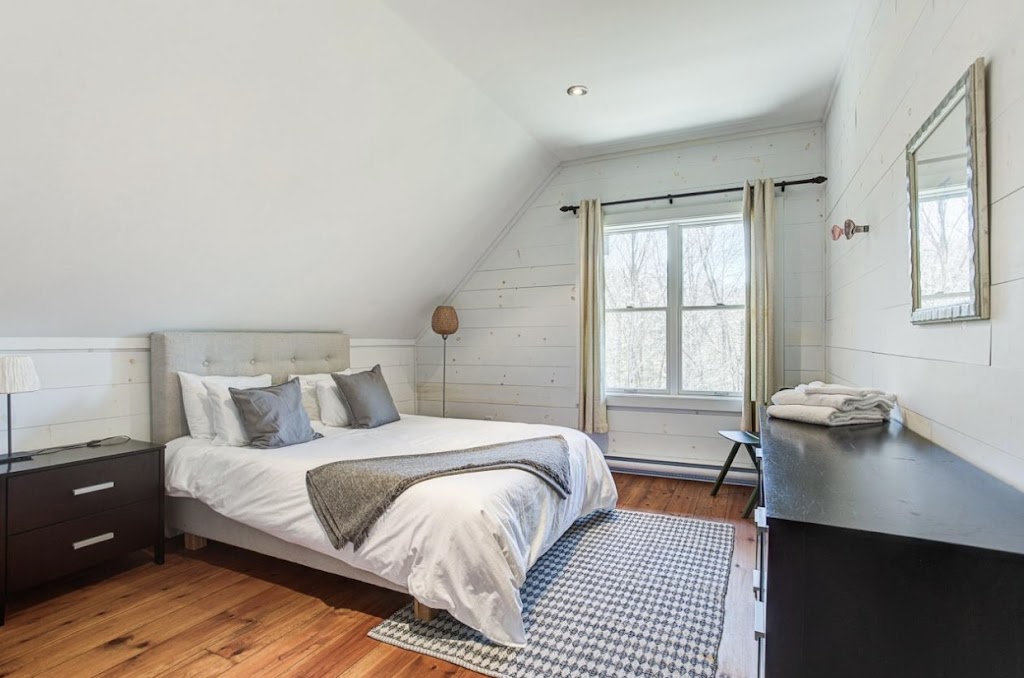 Chalet du Rêve Tremblant | 34 Chem. des Pruches, Lac-Supérieur, QC J0T 1J0, Canada | Phone: (416) 735-2311