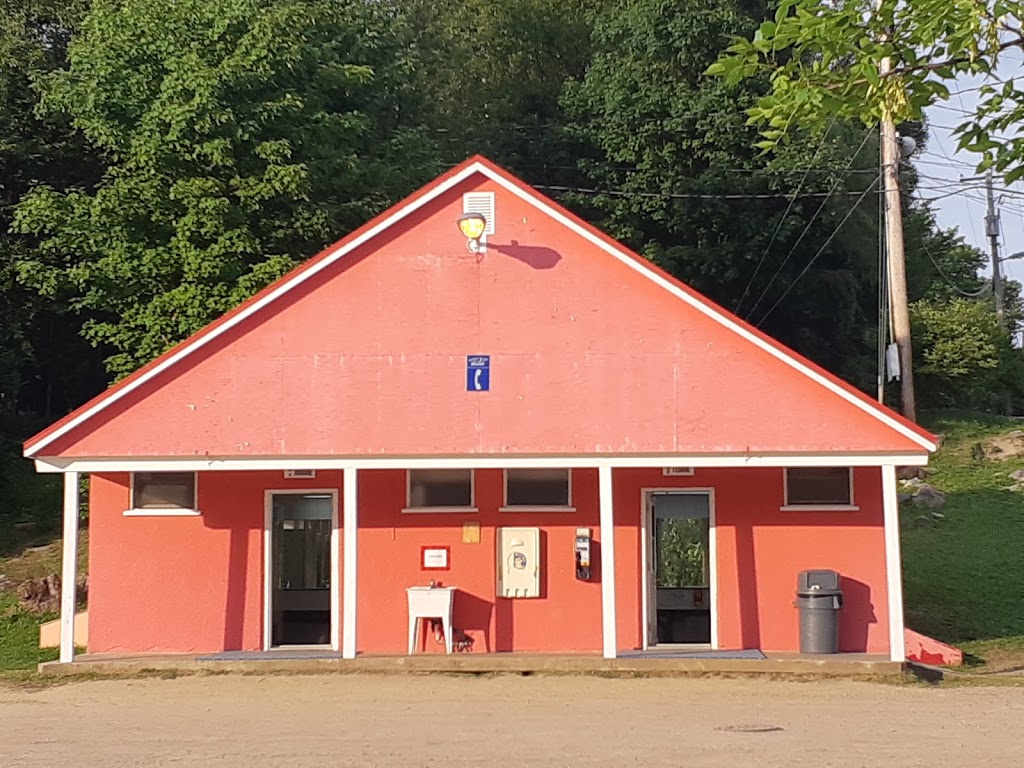 Beach Lake St. Joseph | 7001, Rte de Fossambault, Fossambault-sur-le-Lac, QC G3N 1X7, Canada | Phone: (418) 875-2242