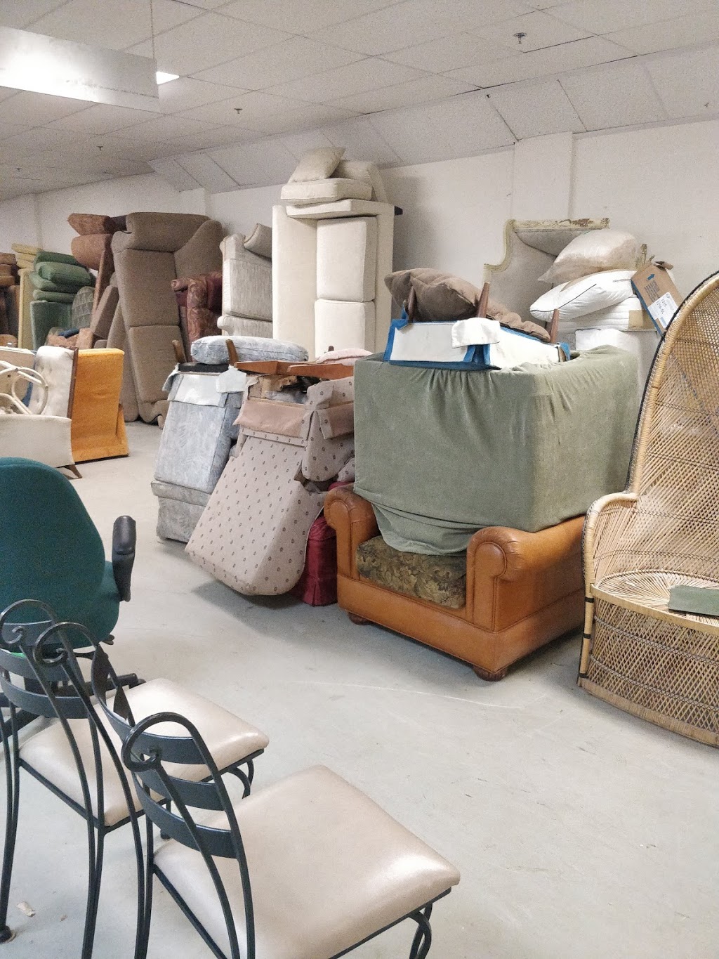 JRCC Furniture Depot | 1416 Centre St Unit 6, Thornhill, ON L4J 8A1, Canada | Phone: (416) 222-7105