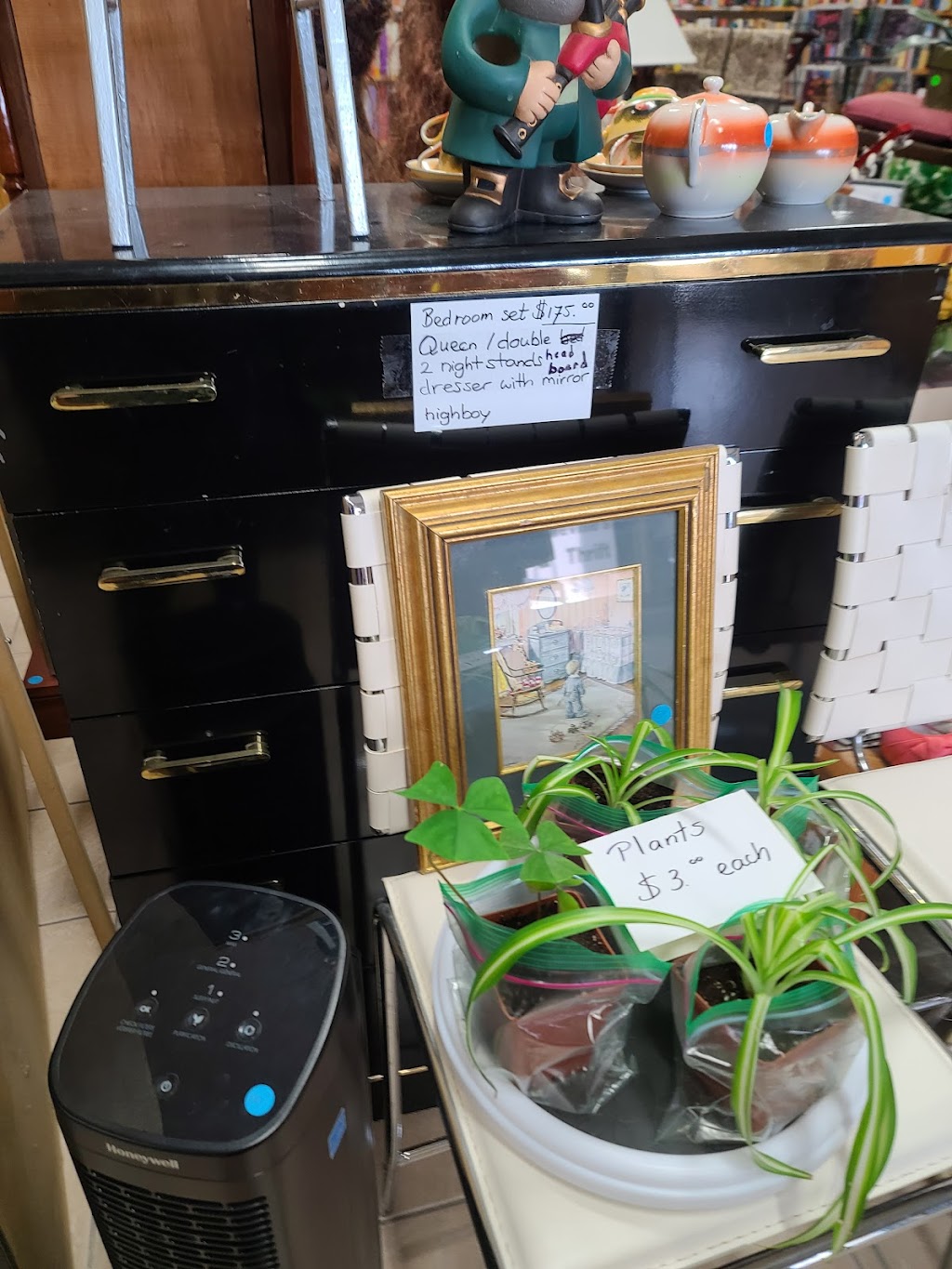 Bellevilles Thrift Store: Supporting BCS | 393 Sidney St, Belleville, ON K8P 3Z9, Canada | Phone: (613) 967-1371