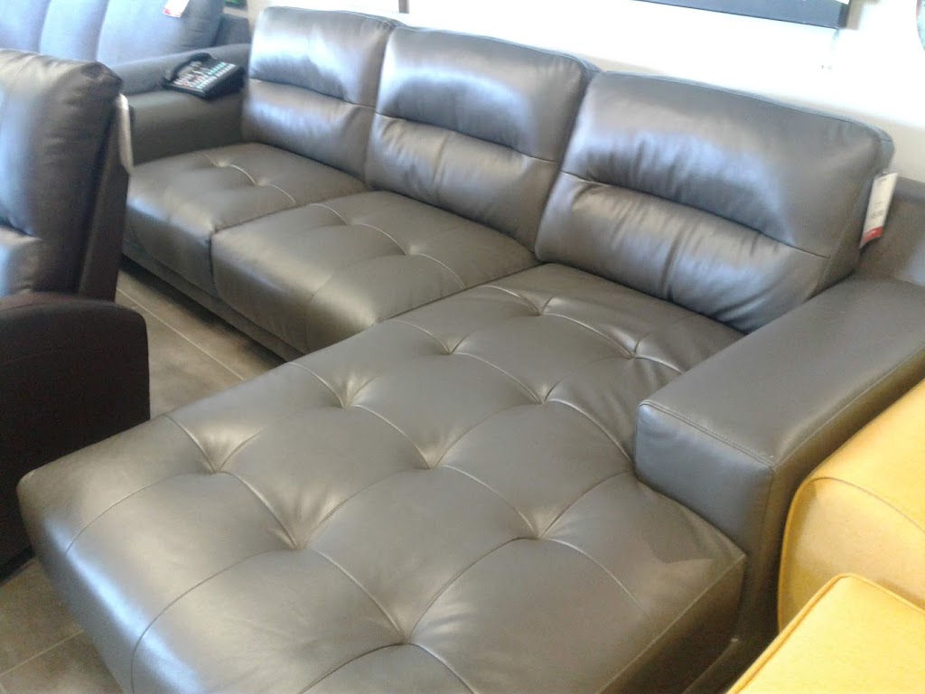 Bouvreuil Meubles | 100 Moreau, Saint-Jean-sur-Richelieu, QC J2W 2M4, Canada | Phone: (450) 347-0331