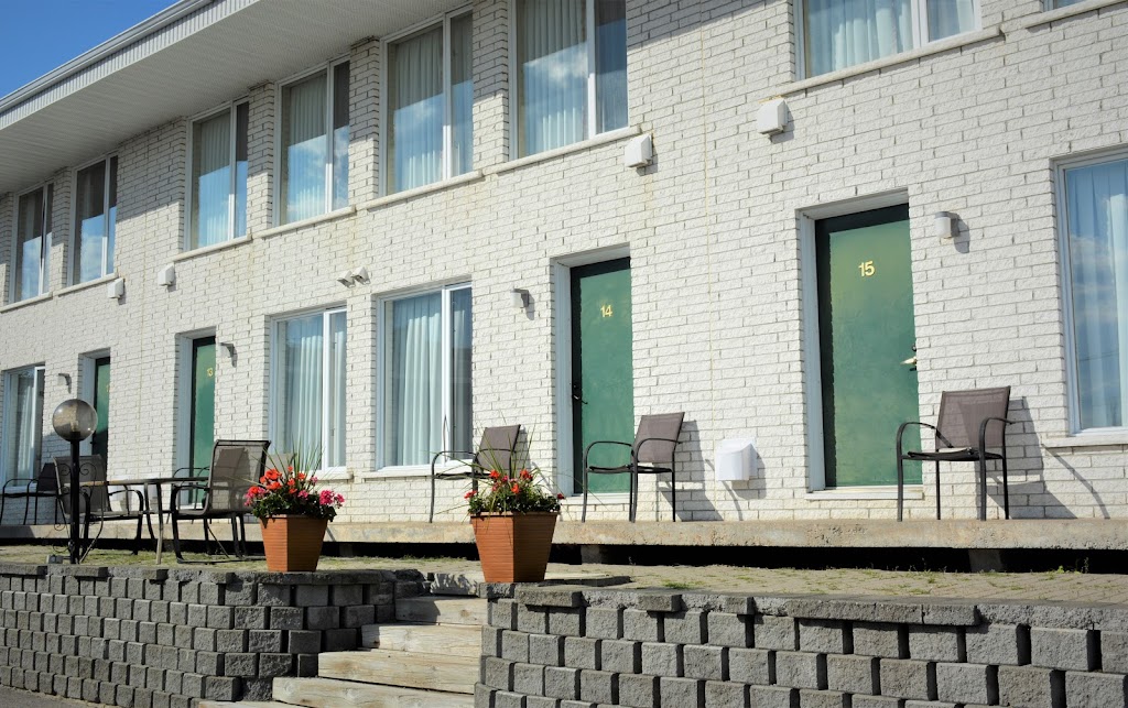Motel Quatre Saisons | 157 Route 138 Ouest, Forestville, QC G0T 1E0, Canada | Phone: (418) 587-6666