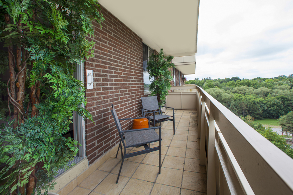 Valleyview Apartments | 26 Lorne Ave, Newmarket, ON L3Y 5G4, Canada | Phone: (905) 898-7863
