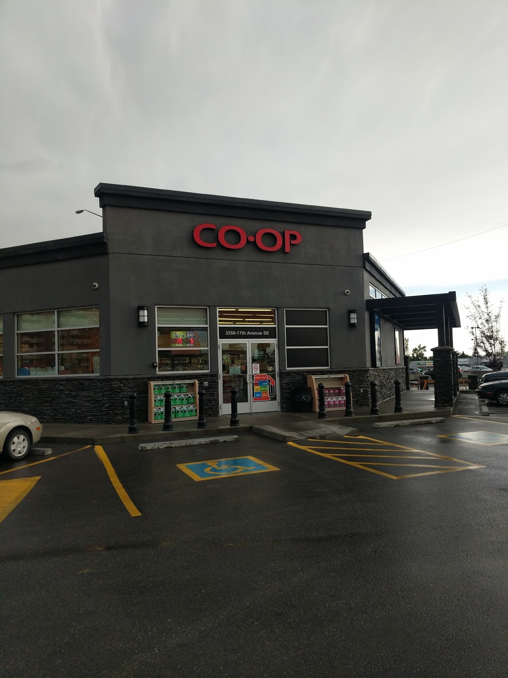 Forest Lawn Co-op Gas Bar | 3330 17 Ave SE, Calgary, AB T2A 0P9, Canada | Phone: (403) 299-4371