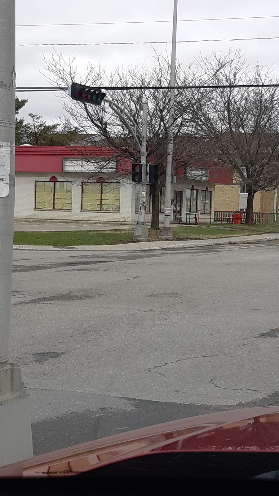 Valentine | 405 Boulevard de lHôpital, Gatineau, QC J8T 8E2, Canada | Phone: (819) 246-2220