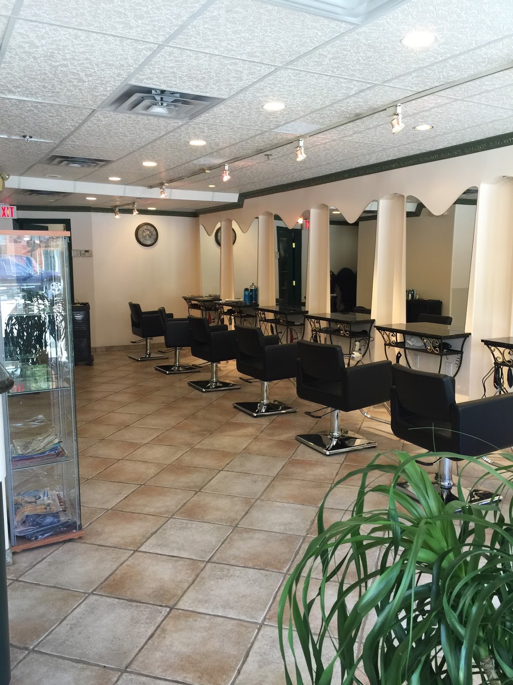 Georges Hairstyling Co | 4196 Dunbar St, Vancouver, BC V6S 2E7, Canada | Phone: (604) 738-4603