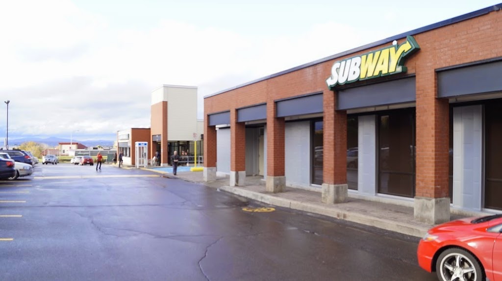 Subway | 2500 Chemin des Quatre-Bourgeois, Québec, QC G1V 4R2, Canada | Phone: (418) 780-8787