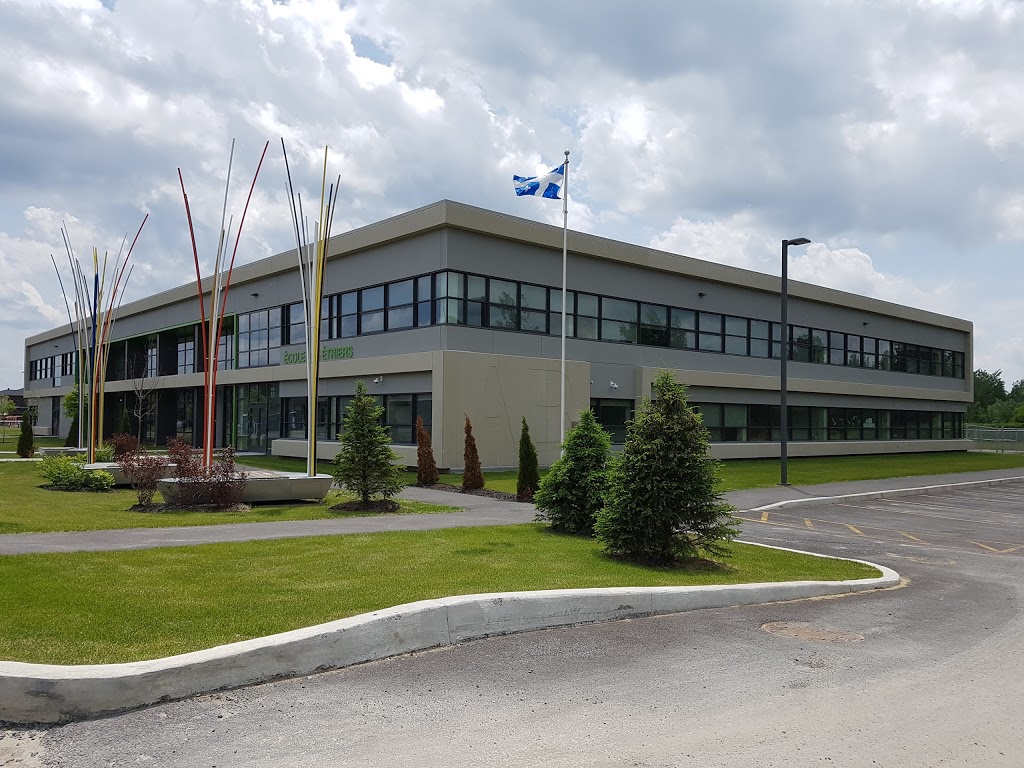École Des Étriers | 990 Rue des Abeilles, Saint-Lazare, QC J7T 2A6, Canada | Phone: (514) 477-7014