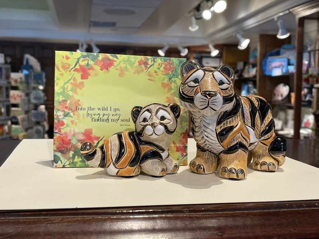 Creek Side Gifts | 111 Lake Louise Dr, Lake Louise, AB T0L 1E0, Canada | Phone: (403) 522-2359
