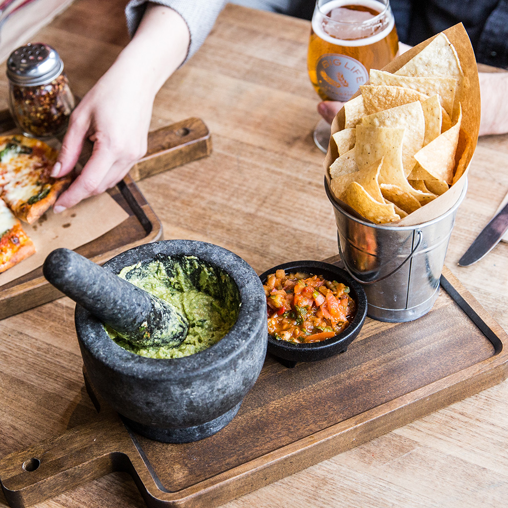 Moxies Grill & Bar | 3134 8 St E, Saskatoon, SK S7H 0W2, Canada | Phone: (306) 374-9800