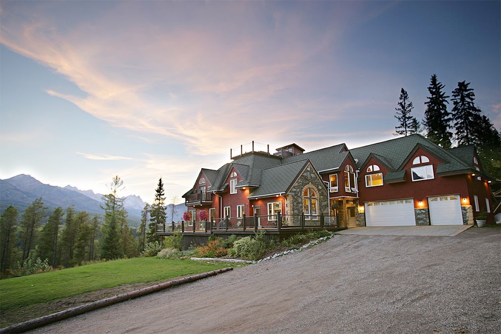 Elk View Lodge | 3934 Cokato Rd, Fernie, BC V0B 1M4, Canada | Phone: (519) 701-3821