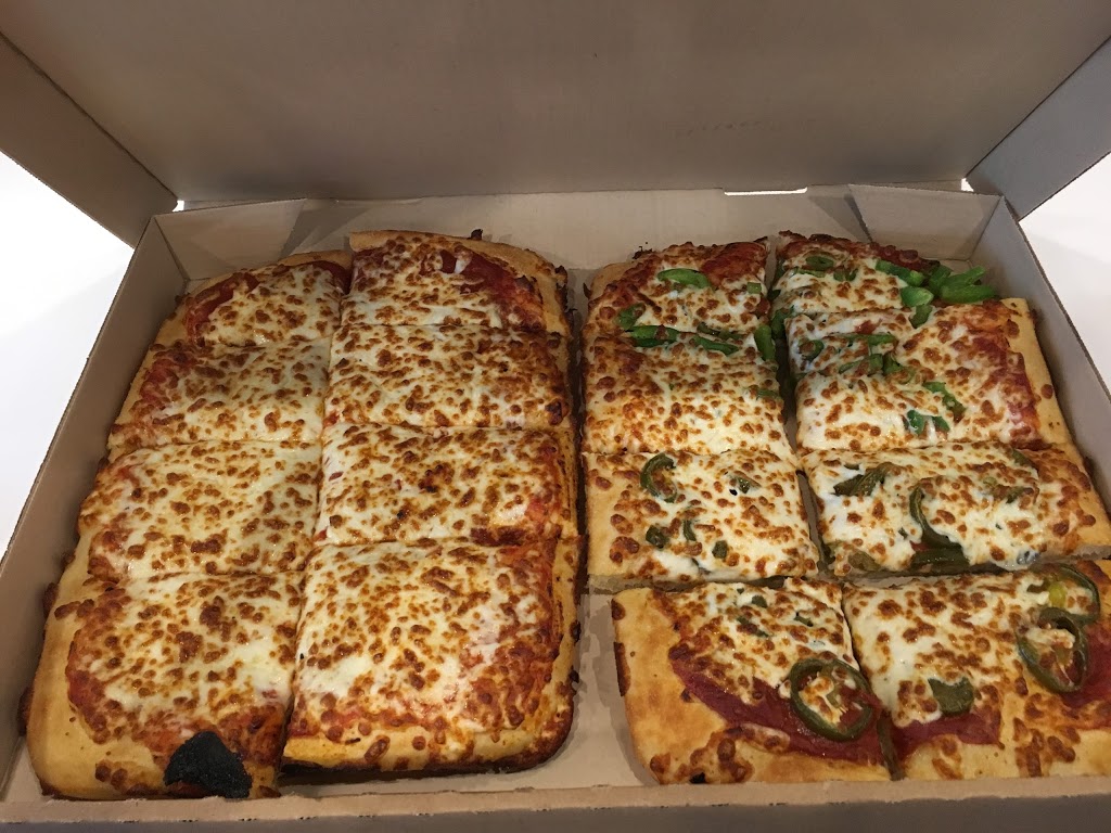 Pizza Hut | 6415 Erin Mills Pkwy Unit B1, Mississauga, ON L5N 4H4, Canada | Phone: (905) 858-1898