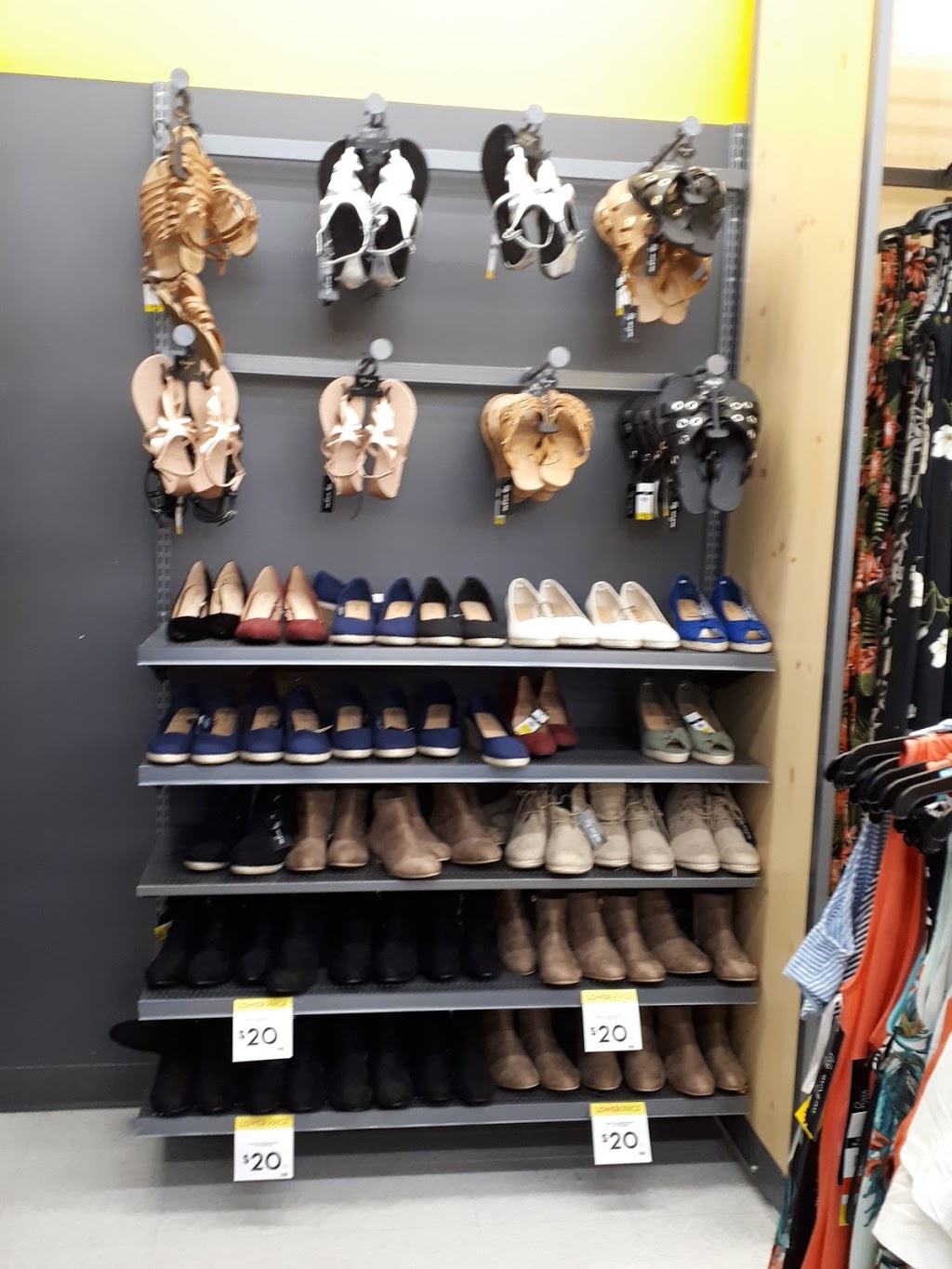 Giant Tiger | 720 Sackville Dr, Lower Sackville, NS B4E 3A4, Canada | Phone: (902) 864-8608
