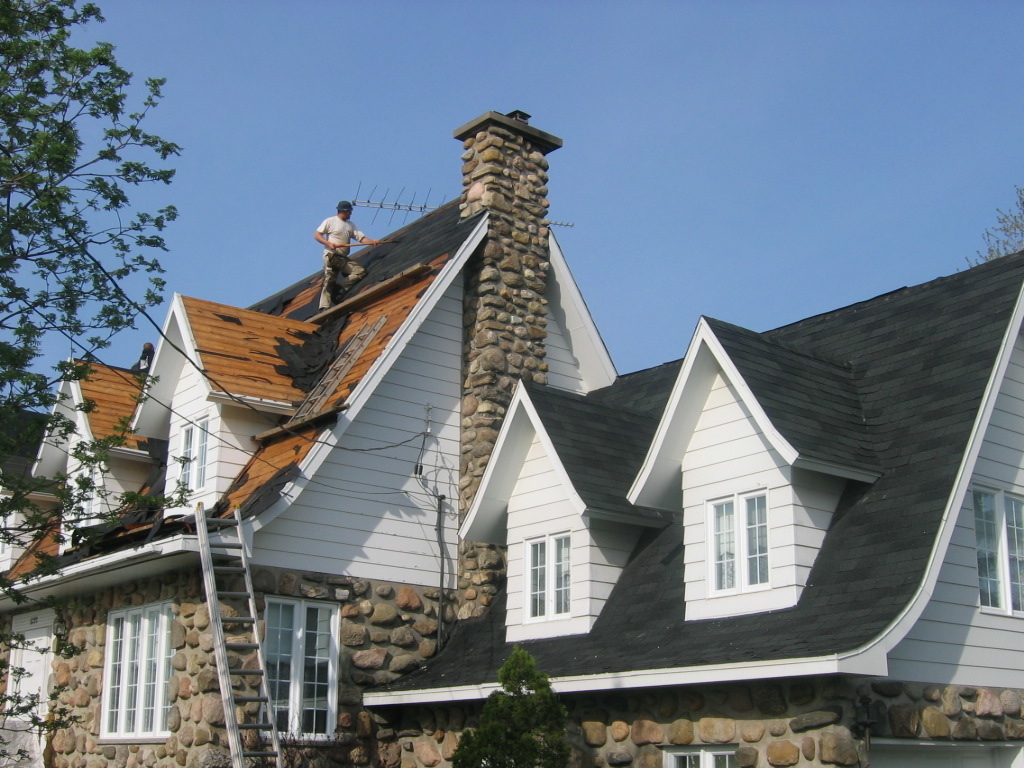Toitures Des Moulins | 10541 R. des Pinsons, Terrebonne, QC J7M 1T3, Canada | Phone: (514) 944-7135