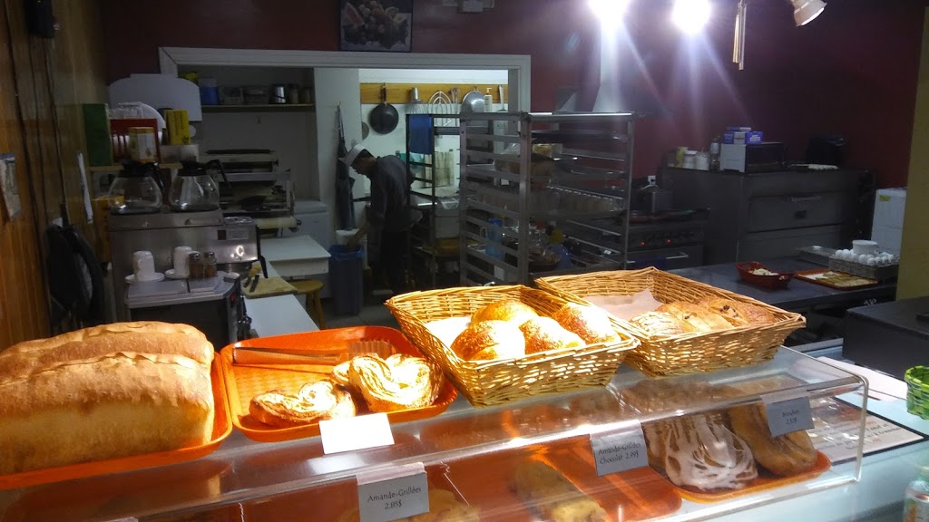 Délices Saint-Jean 2000 | 635 Rue Saint-Jean, Québec, QC G1R 1P7, Canada | Phone: (418) 524-9148