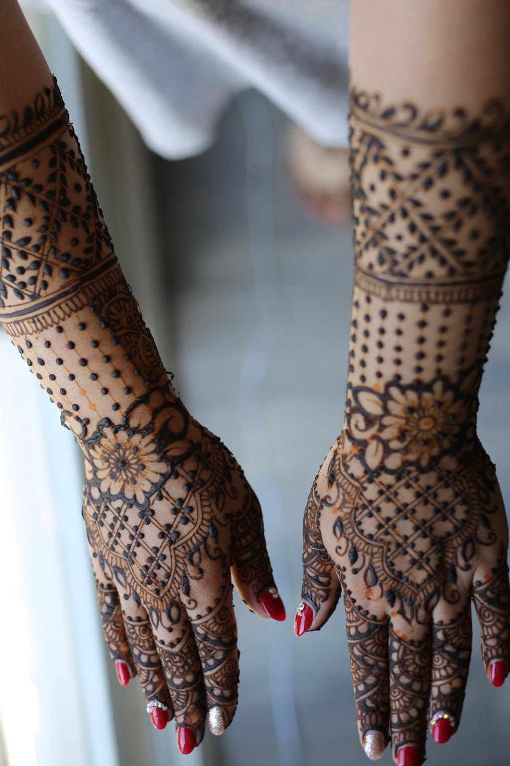 Henna Dreams | Chevron Prince Path, Oshawa, ON L1L 0H4, Canada | Phone: (647) 997-1604