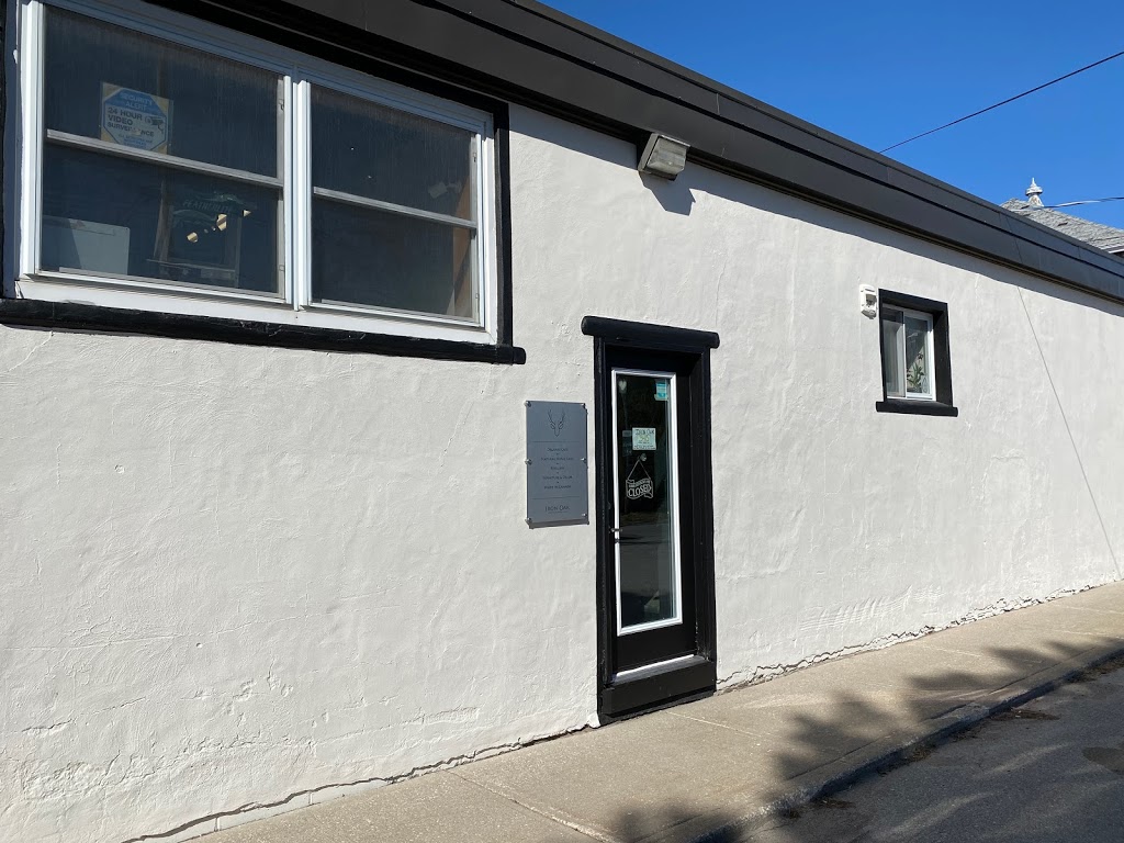 Iron Oak Cafe and Boutique | 34B Main St W, Beeton, ON L0G 1A0, Canada | Phone: (519) 278-1863