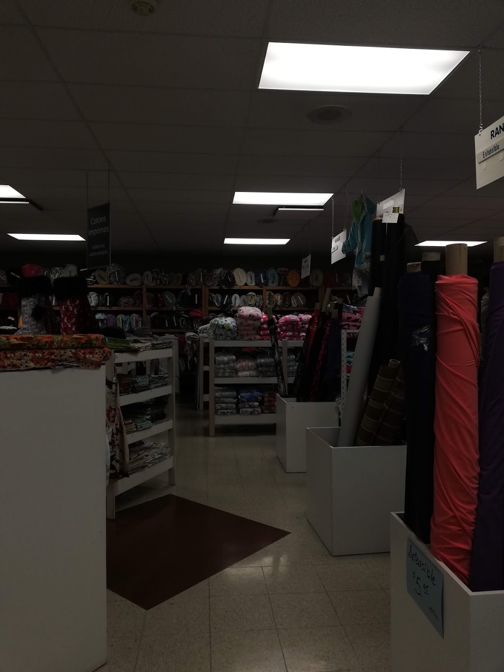 Tissus Mode De LOrme Enr | 746 Rue Saint-Jacques, Granby, QC J2G 3R2, Canada | Phone: (450) 375-1349