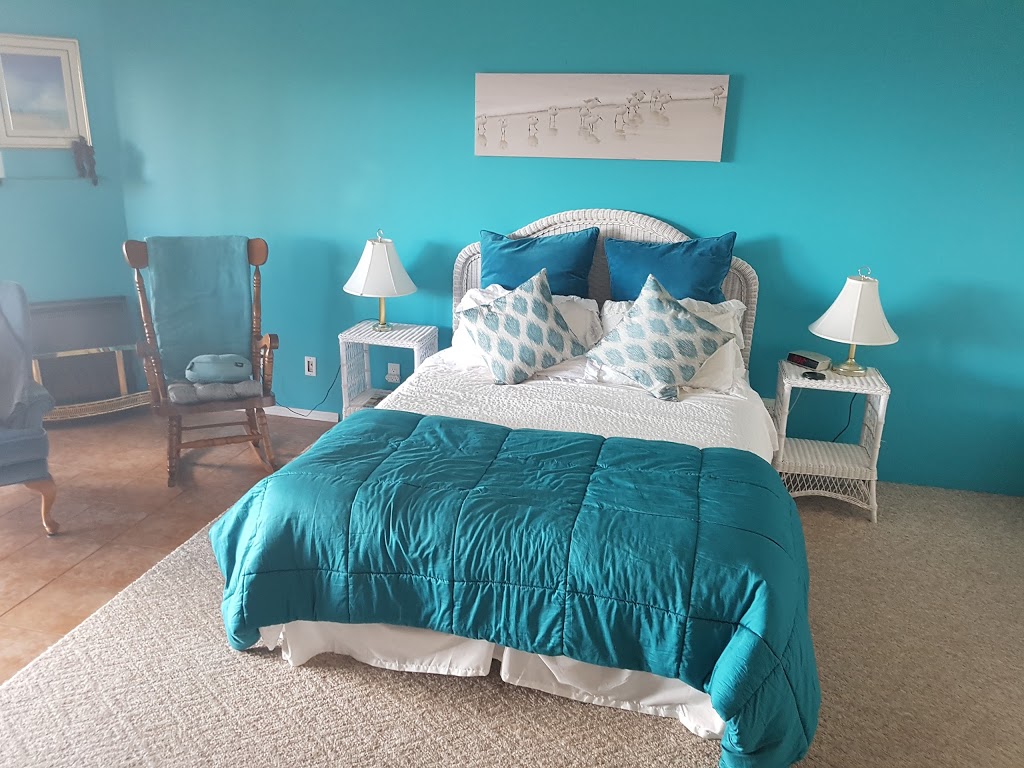 Davis Bay Bed & Breakfast | 4632 Sunshine Coast Hwy, Sechelt, BC V0N 3A2, Canada | Phone: (604) 885-5404