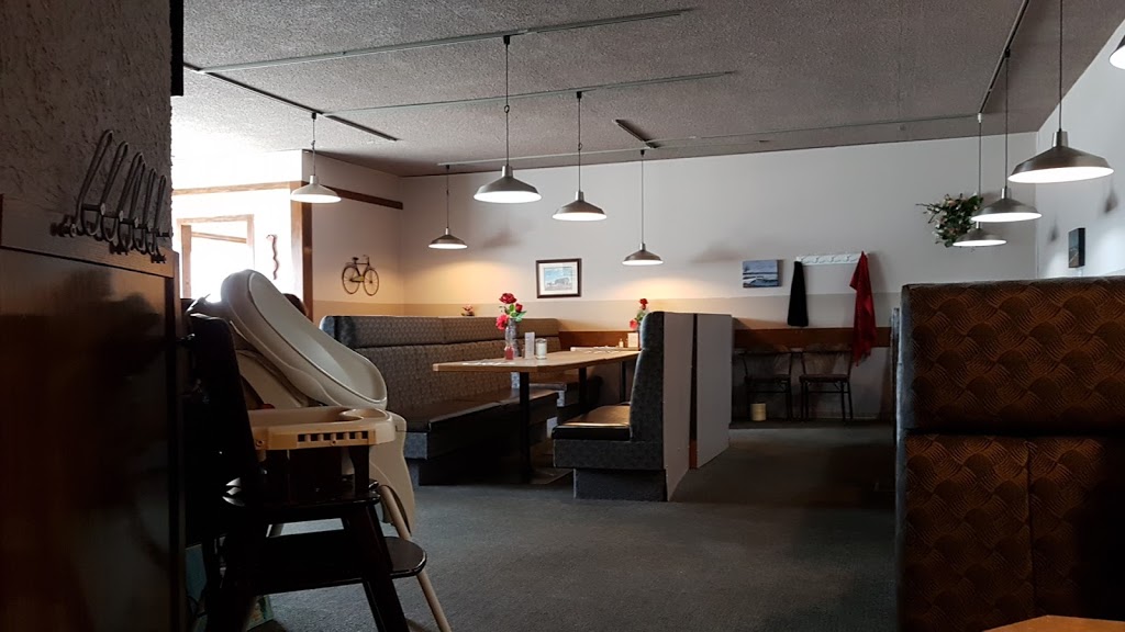 Papus Restaurant | 399 Centre St, Regina Beach, SK S0G 4C0, Canada | Phone: (306) 729-7272