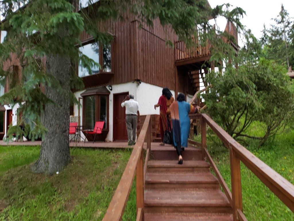 Hotel Restaurant le Petit Lac | 2010 Chemin Pierre Péladeau, Sainte-Adèle, QC J8B 1Z5, Canada | Phone: (450) 745-4545