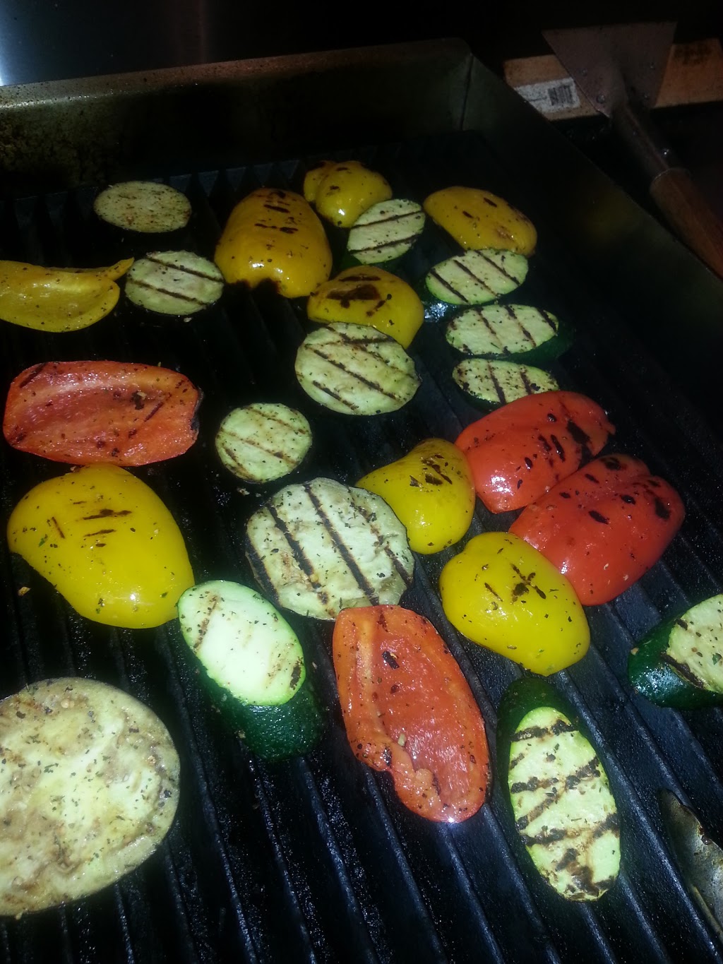 Capris Grill | 205 Don Head Village Blvd, Richmond Hill, ON L4C 7R3, Canada | Phone: (905) 237-3877