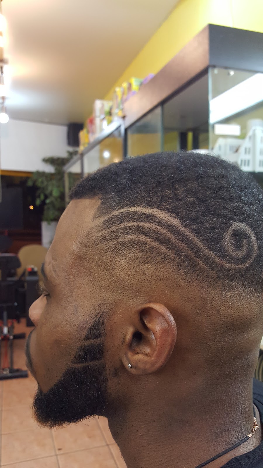 Coupe Ca | 10837 Bd Pie-IX, Montréal-Nord, QC H1H 4A9, Canada | Phone: (438) 930-0295