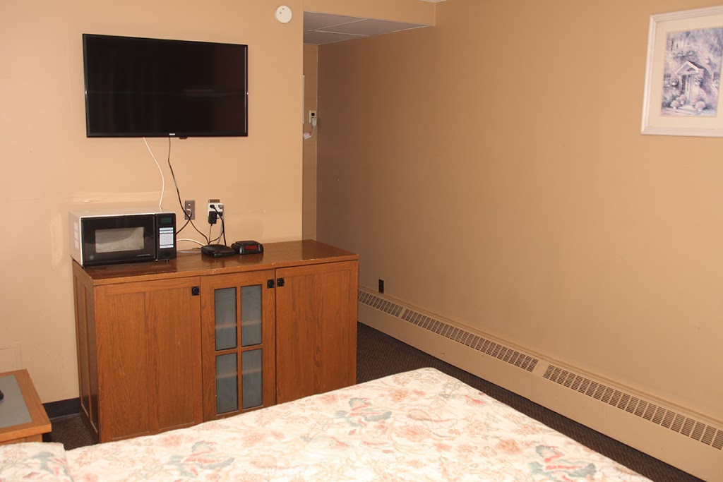 Capones Hideaway Motel | 1 Main St N, Moose Jaw, SK S6H 0V8, Canada | Phone: (306) 692-6422