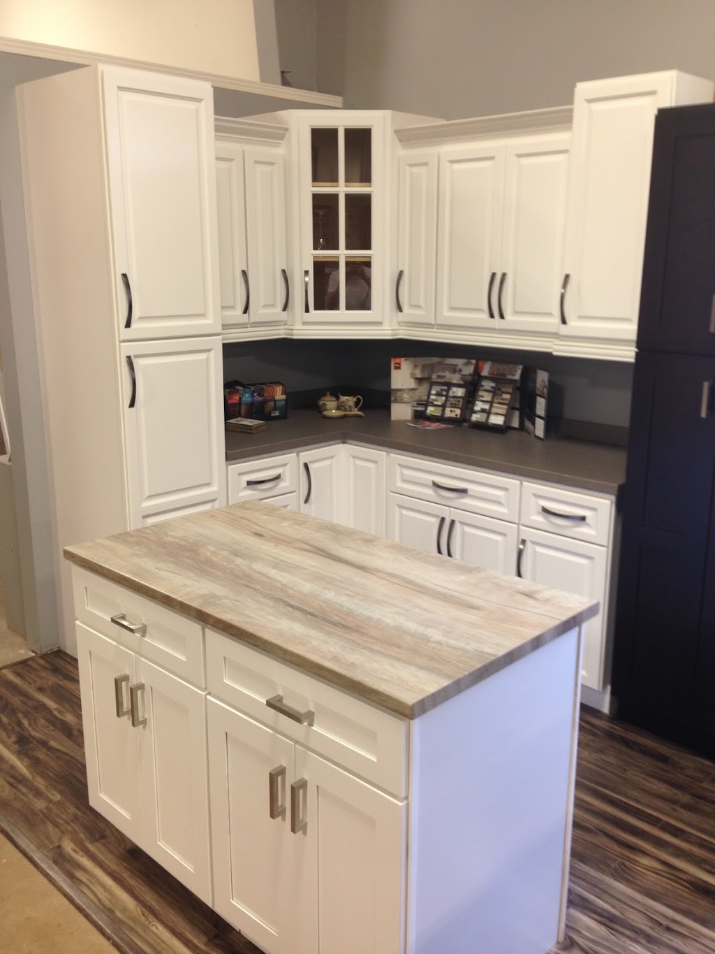 Moneysworth inc | 1067 Champlain St, Dieppe, NB E1A 1P9, Canada | Phone: (506) 855-3381