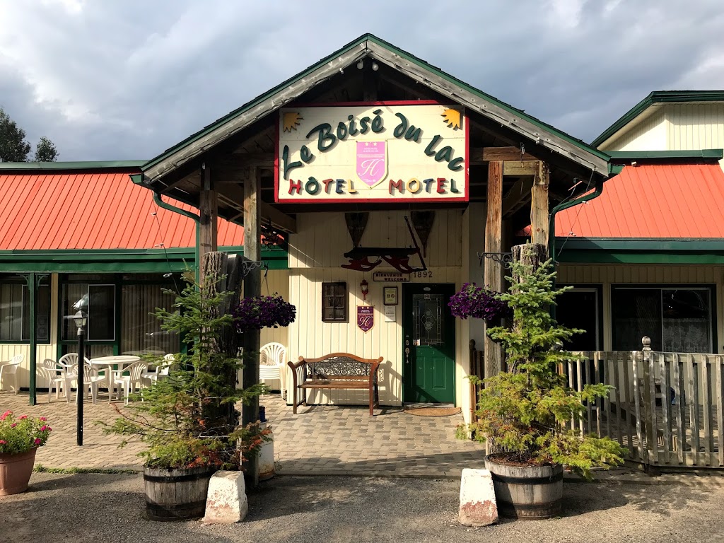 Le Boisé du Lac | 165 Chem. du Lac Duhamel, Mont-Tremblant, QC J8E 2H1, Canada | Phone: (819) 425-2789