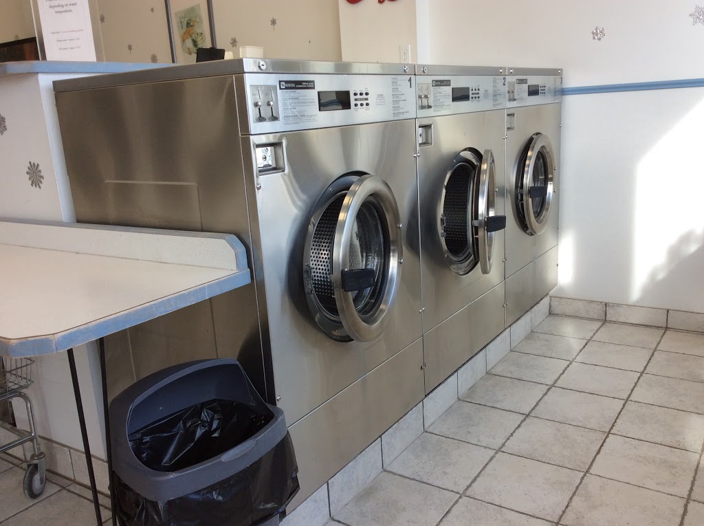 West Ridge Coin Laundry | 5-3280 Monarch Dr, Orillia, ON L3V 8A2, Canada | Phone: (705) 327-5061