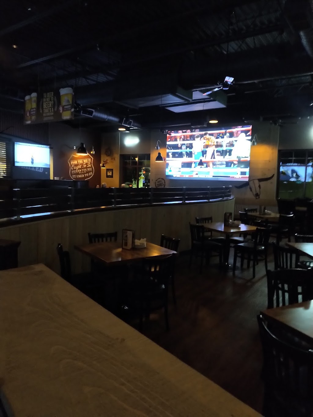 Chucks Roadhouse Bar & Grill | 190 Gateway Park Dr, Kitchener, ON N2P 2J4, Canada | Phone: (519) 650-4048
