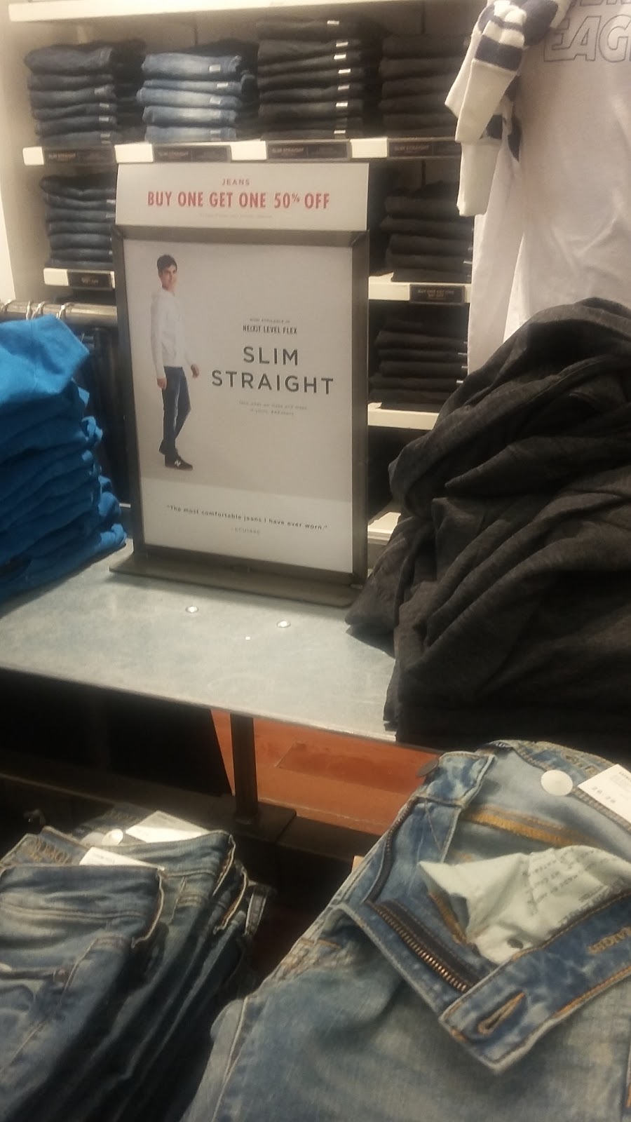American Eagle Store | 17600 Yonge St, Newmarket, ON L3Y 4Z1, Canada | Phone: (905) 952-0561