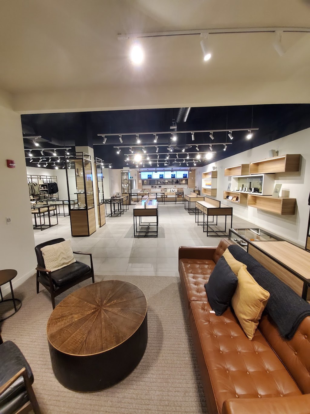 Tweed | 1592 Regent Ave W, Winnipeg, MB R2C 3B4, Canada | Phone: (204) 515-7700