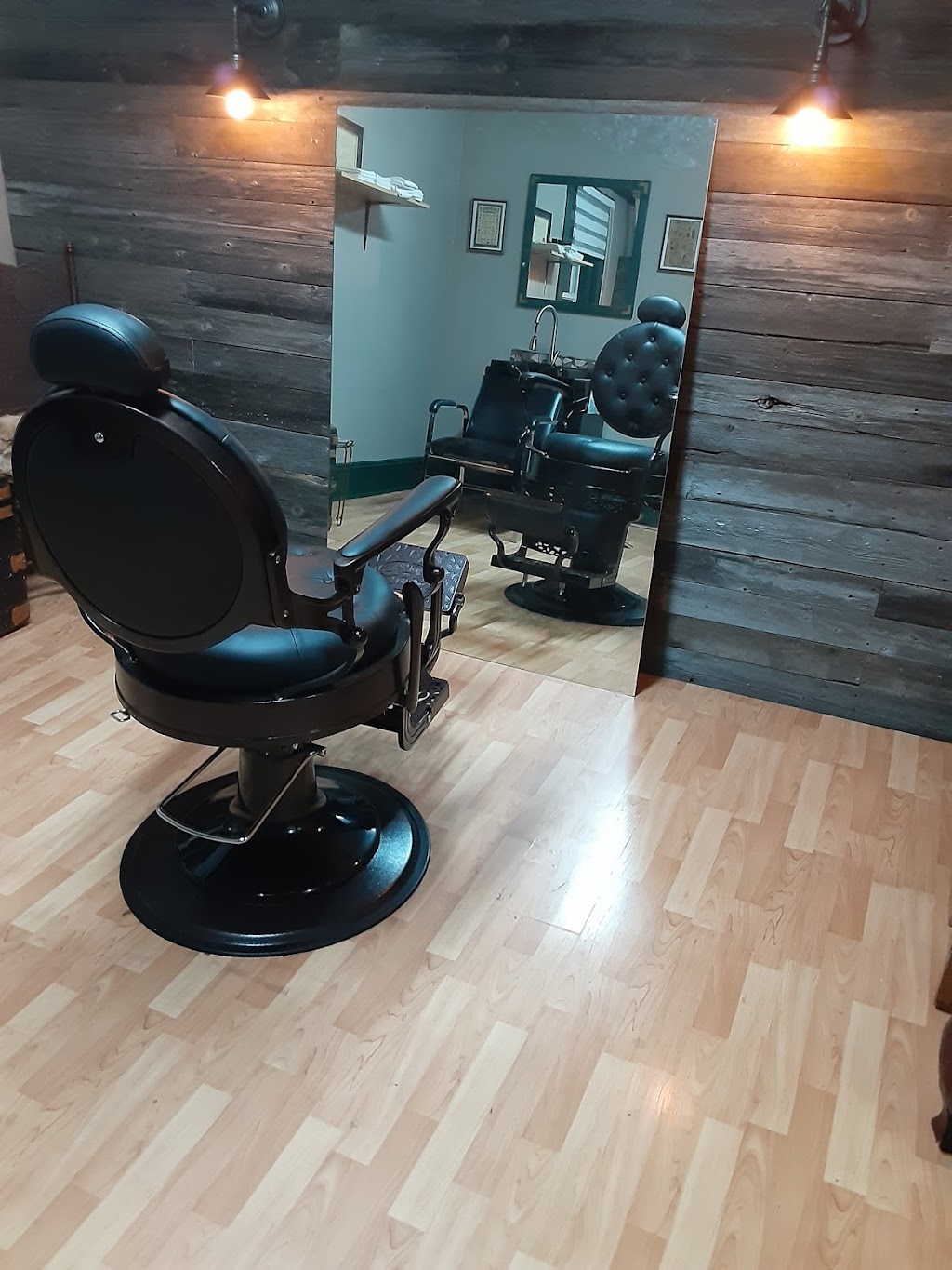 Salon Barbe Rouge | 21 Rue Roy, Trois-Pistoles, QC G0L 4K0, Canada | Phone: (418) 851-6361
