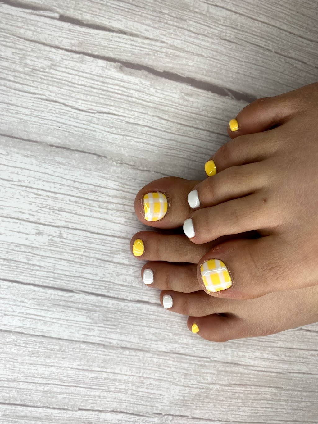 A.T. Nails | 624 Bloor St, Mississauga, ON L5A 3V9, Canada | Phone: (905) 232-0777